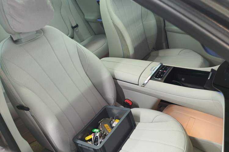 Used Mercedes-Benz EQE SUV 2024 500 4MATIC Flagship Edition Right Front Seat