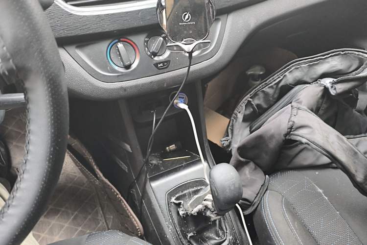 Used Baojun 310 2016 1.2L manual Comfort trim level Gear Lever