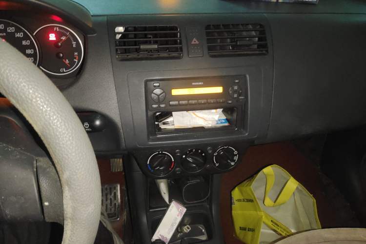 Used Suzuki Swift 2014 1.3L Manual Standard Edition Audio And AC Panel