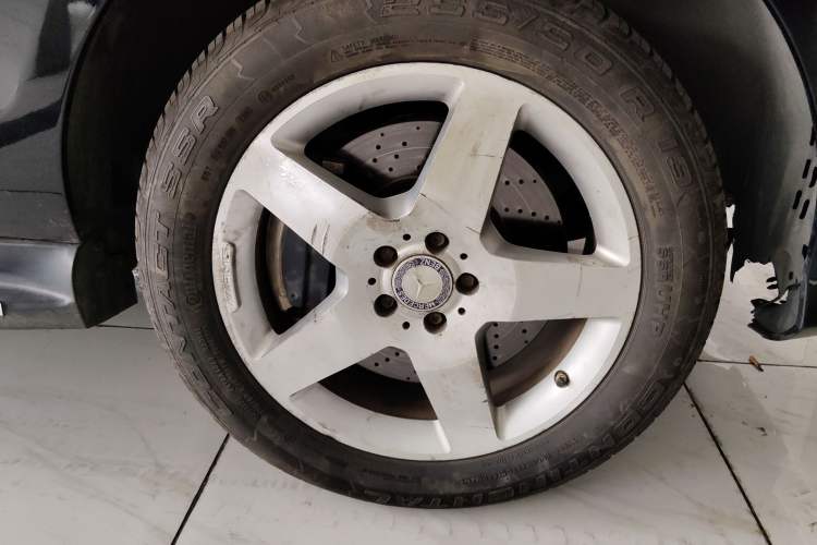 Used Mercedes-Benz M-Class 2015 ML 400 4MATIC Luxury Model Right Front Wheel Hub