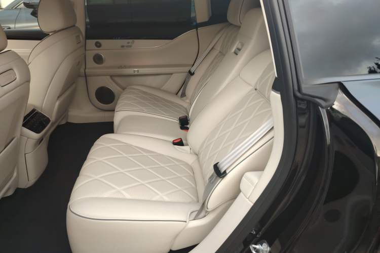 Used Hima Stelato S9 2025 Extended-Range Ultra Left Rear Seat