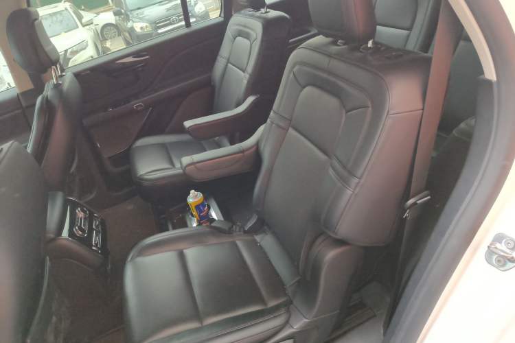 Used Lincoln Aviator 2020 3.0T V6 Four-Wheel Drive Premium Edition Left Rear Seat