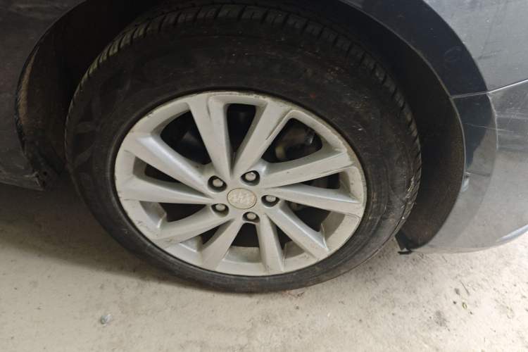 Used Buick Verano 2017 Sedan 15S Automatic Leading Model Right Front Wheel Hub