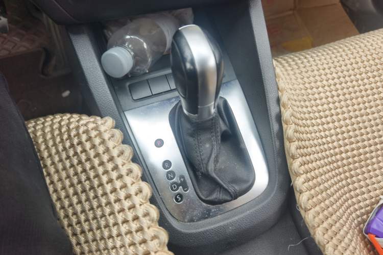 Used Volkswagen Sagitar 2014 Revised Version 1.6L Automatic Leading Edition Gear Lever