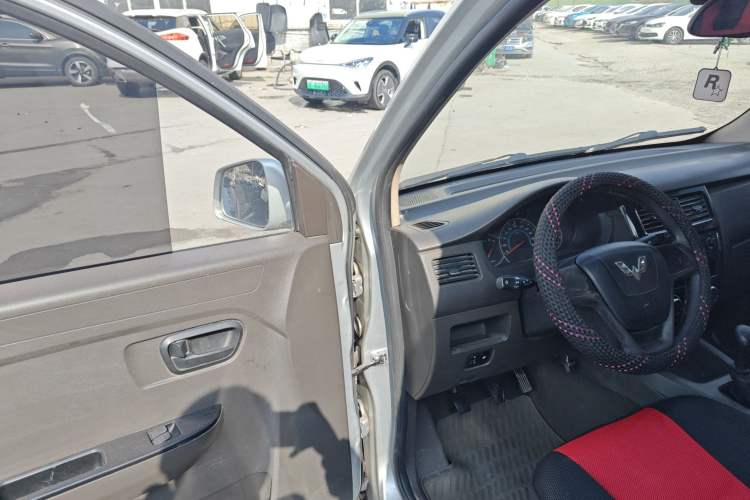 Used Wuling Rongguang V 2016 1.5L Standard Version