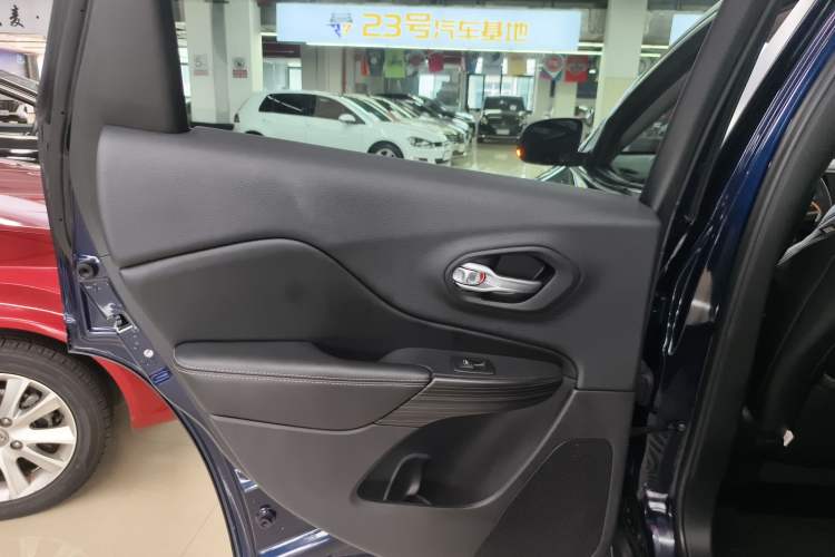 Used Jeep Cherokee 2016 2.0L Superior Edition