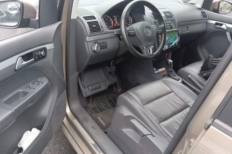 Used Volkswagen Touran 2015 1.4T DSG Luxury Edition 5-Seater Driver Seat