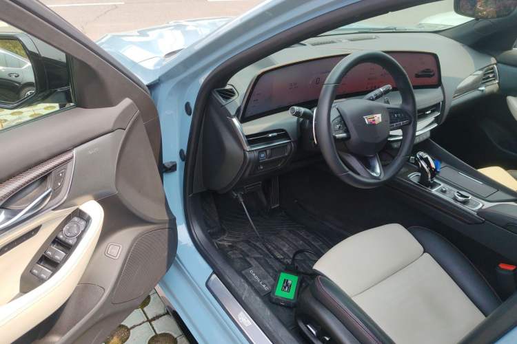 Used Cadillac CT5 2025 28T Track Performance Edition + Peak Track Optional Package Driver Seat