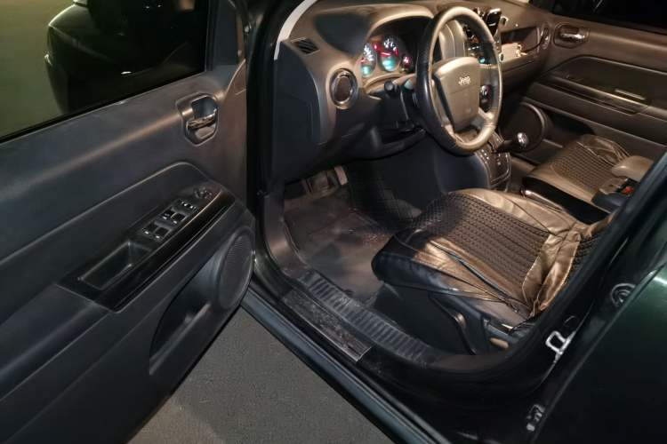 Used Jeep Compass 2007 2.4L four-wheel drive sport version Driver Seat