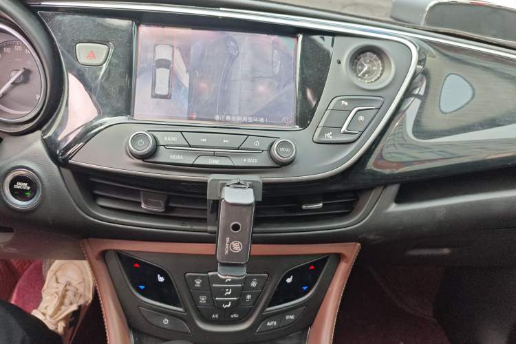 Used Buick Envision 2018 20T Two-Wheel Drive Luxury Model Audio And AC Panel