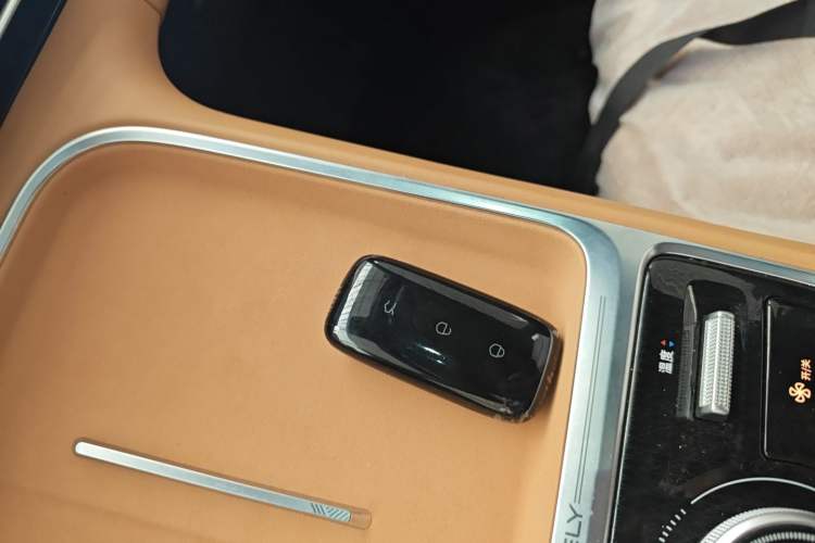 Used Geely Galaxy Xingjian 7 EM-i 2025 120km Exploration+ Version
