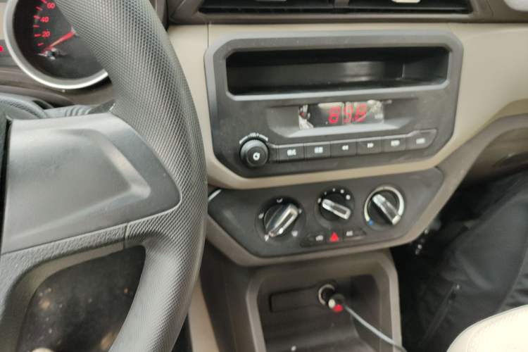 Used Wuling Hongguang 2018 1.5L S Standard Version L2B Audio And AC Panel