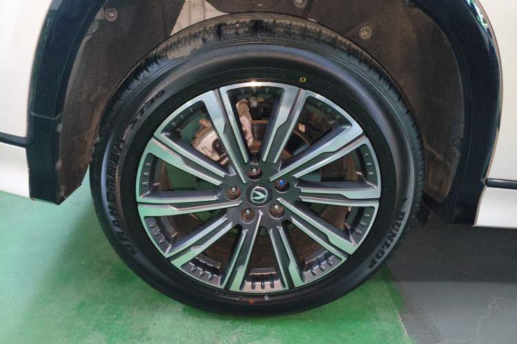 Used CHANGAN CS75 PLUS 2024 3rd Generation Champion Edition 2.0T Intelligent Drive Performance Model Right Rear Wheel Hub