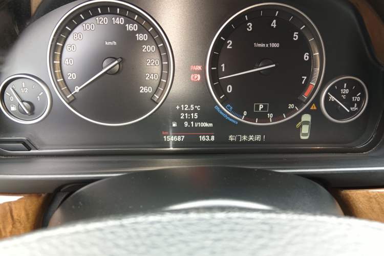 Used BMW 5 Series 2011 528Li Luxury Model Odometer Close Up