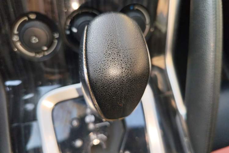 Used Peugeot 3008 2015 2.0L Automatic Classic Edition