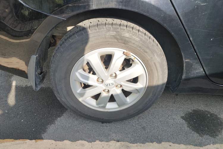 Used Kia K2 2015 Sedan 1.4L Automatic GLS Exterior 5