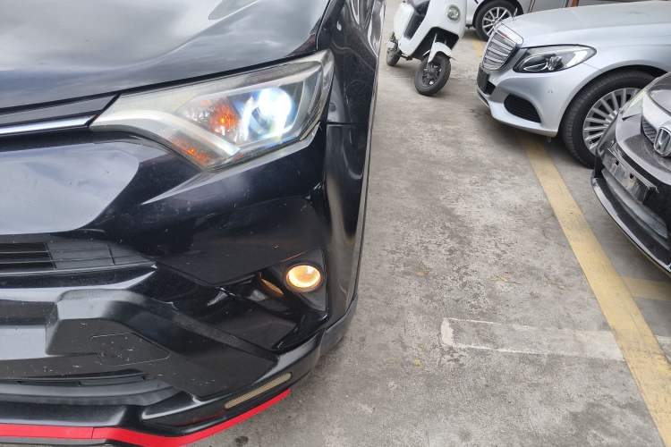 Used Toyota RAV4 2016 2.0L CVT Two-Wheel Drive Fashion Edition China V Standard