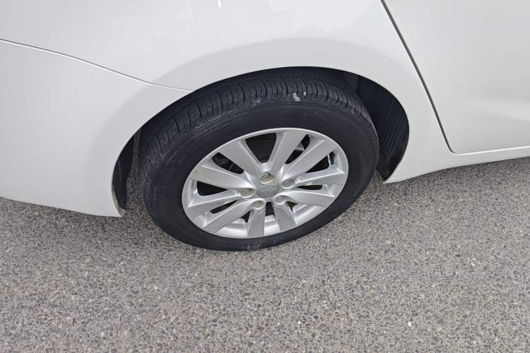 Used Kia K3 2015 1.6L Automatic GL Right Rear Wheel Hub