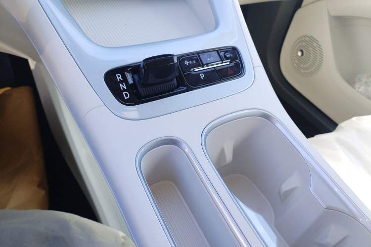 Used Geely Galaxy Geome 2026 Model 310km Youth Edition Gear Lever