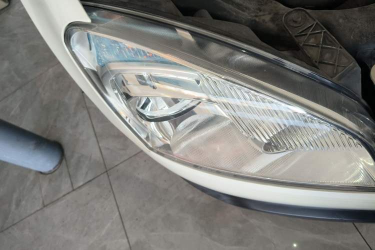 Used Nissan Qashqai 2012 2.0 XL Fire CVT 2WD Right Front Headlight