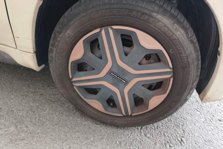 Used Baojun E200 2019 250KM Smart Drive Edition Right Front Wheel Hub