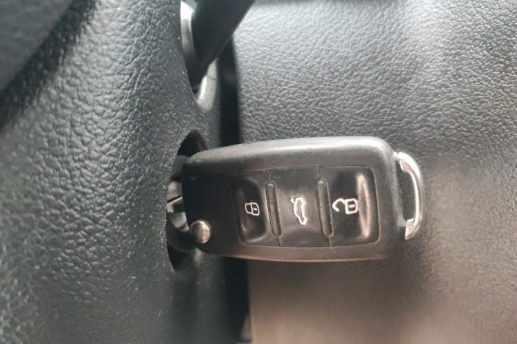 Used Volkswagen Tiguan 2017 300TSI Automatic Two-Wheel Drive Silk Road Comfort Edition Vehicle Key