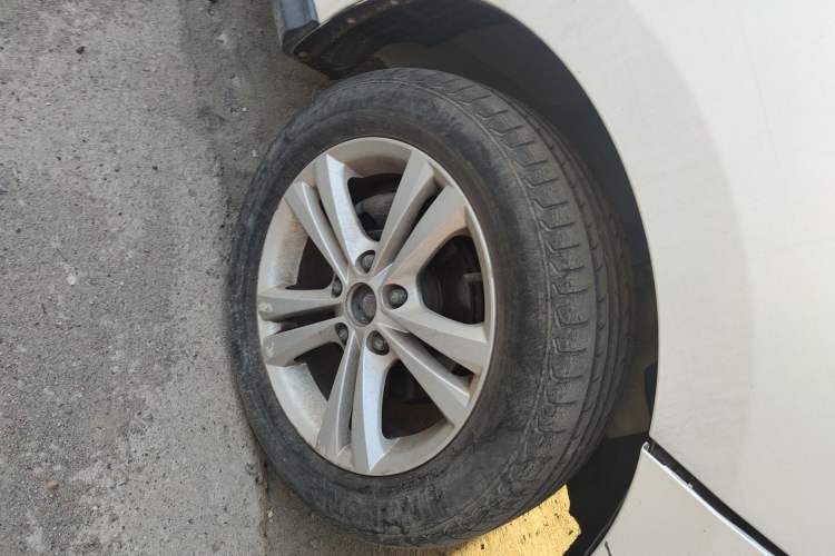 Used HYOSOW H3 2015 1.5L manual luxury version
