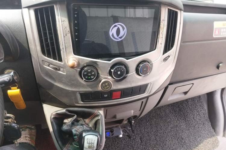 Used Dongfeng Yufeng 2020 2.5T V9 Cargo Van Long Wheelbase High Roof 3-Seater China V Emission Standard ZD25