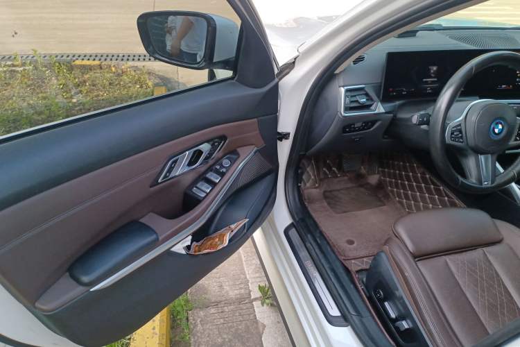 Used BMW i3 2022 eDrive 35 L Driver Seat