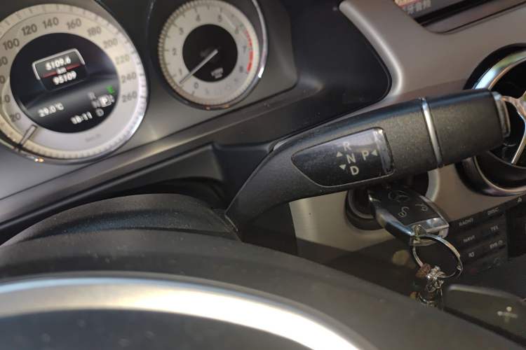 Used Mercedes-Benz GLK-Class 2013 GLK 300 4MATIC Dynamic Sunroof Model