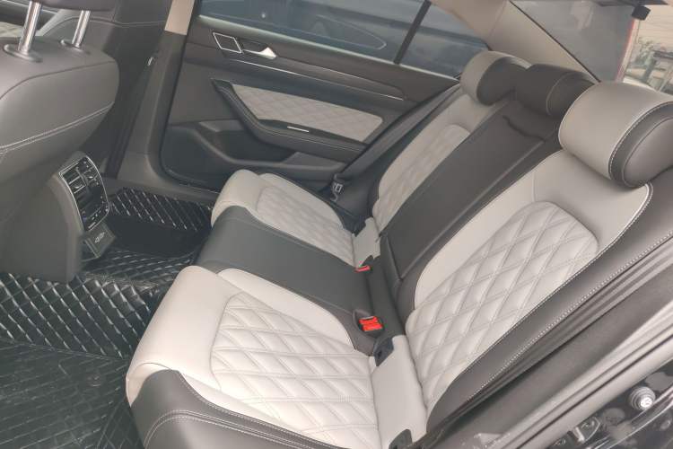 Used Volkswagen Magotan 2023 2 Million Units Limited Edition 330TSI DSG Leading Version Left Rear Seat