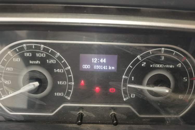 Used SAIC MAXUS Xintu V80 2024 Aotong Value Edition 6MT Long-Wheelbase Mid-Roof Model with 127 Ps Available in 6/7/8/9-Seater Configurations Odometer Close Up