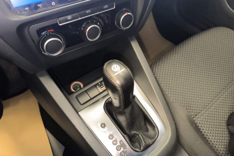 Used Volkswagen Sagitar 2014 Revised Version 1.6L Automatic Leading Edition
