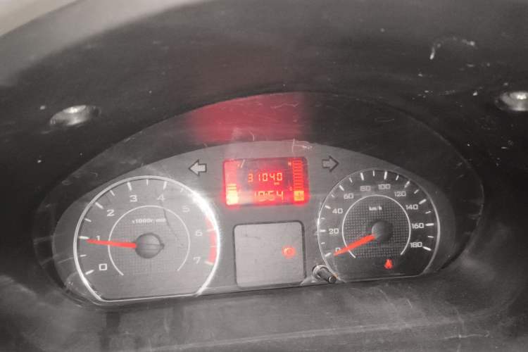 Used Wuling Rongguang V 2018 1.5L Practical Version Odometer Close Up