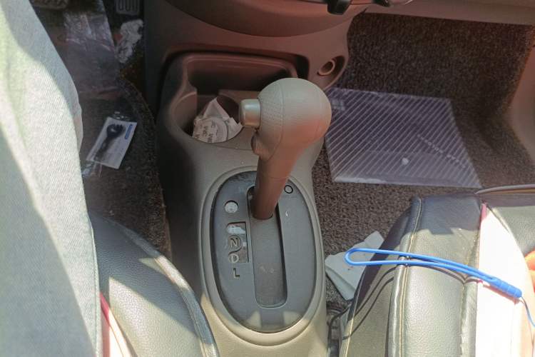 Used Nissan Sunny 2015 1.5XE CVT Elite Edition Gear Lever