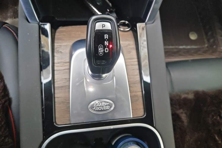 Used Land Rover Discovery Sport 2021 249 PS R-Dynamic S Performance Edition Gear Lever