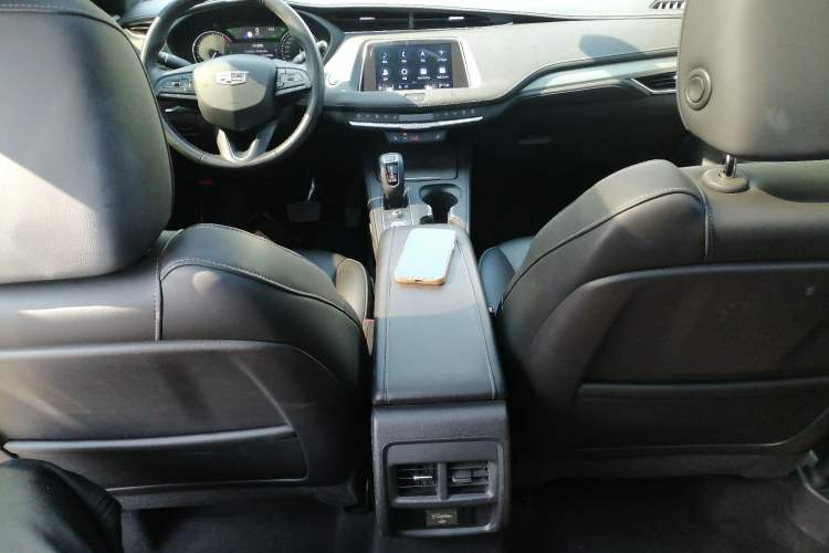 Used Cadillac XT4 2018 28T Two-Wheel Drive Leading Version