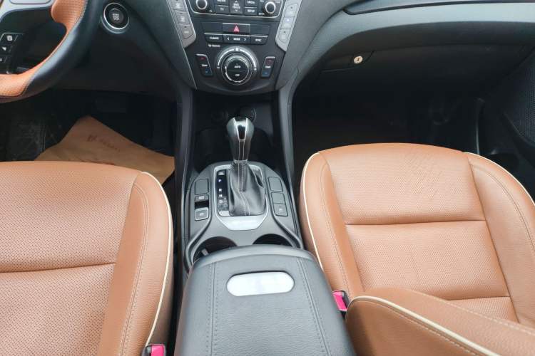 Used Hyundai Santa Fe 2017 2.0T Automatic All-Wheel Drive Smart 7-Seater
