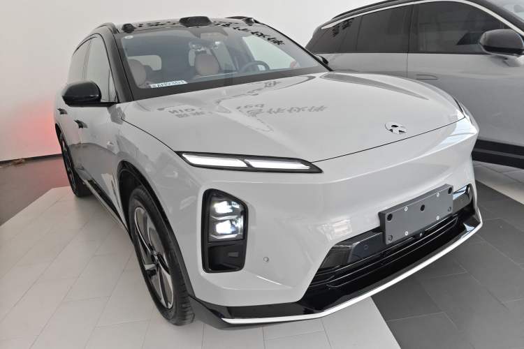 Used Nio ES6 2025 75 kWh Front Right 45 Deg