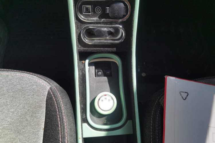 Used Chery New Energy QQ Ice Cream 2022 170km Sundae Phosphate Lithium-Ion Gear Lever