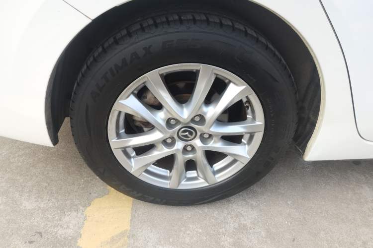 Used Mazda Mazda 3 Axela 2014 Sedan 1.5L Automatic Comfort Model
