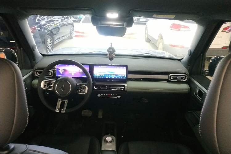 Used Baojun Spark 2024 Intelligent Premium Edition Center Console