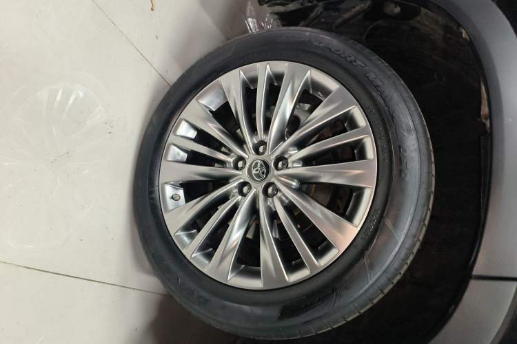 Used Toyota Highlander 2022 Dual-Engine 2.5L Four-Wheel Drive Prestige Version 7 Seats
