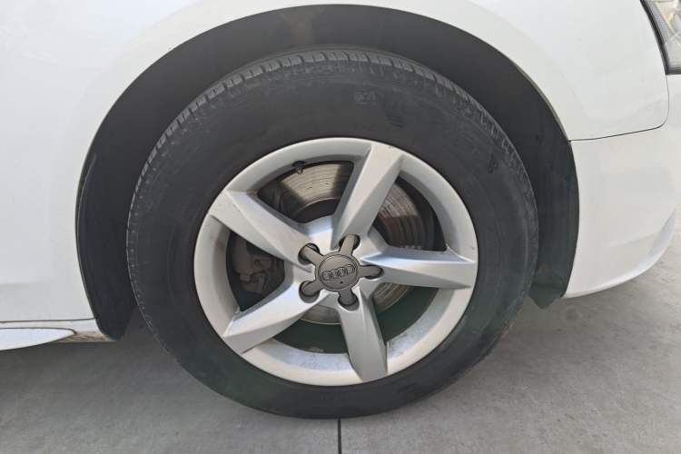 Used Audi A4L 2013 35 TFSI Automatic Comfort Model Right Front Wheel Hub