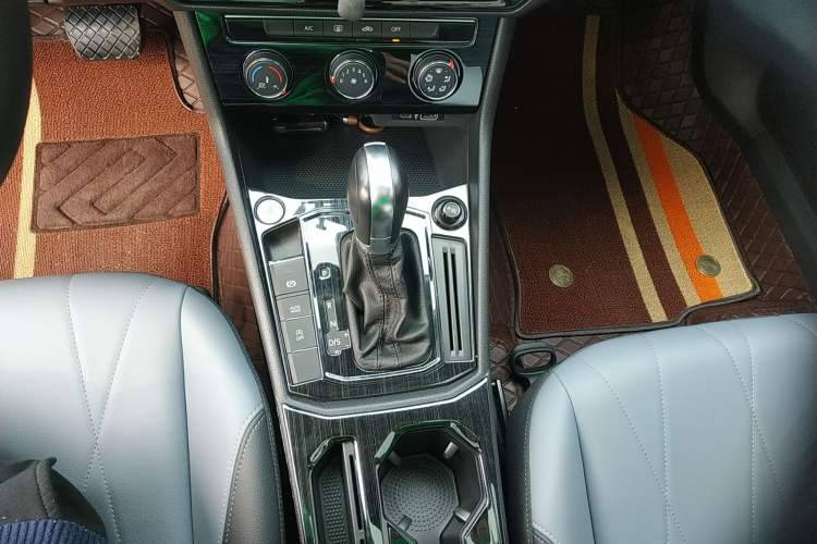 Used Volkswagen Lavida 2023 1.5L Automatic 5 Million Edition Gear Lever