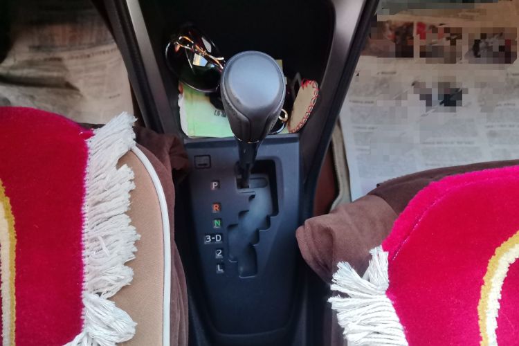 Used Toyota YARiS L Zhi Xuan 2014 1.3E Automatic Charm Edition Gear Lever