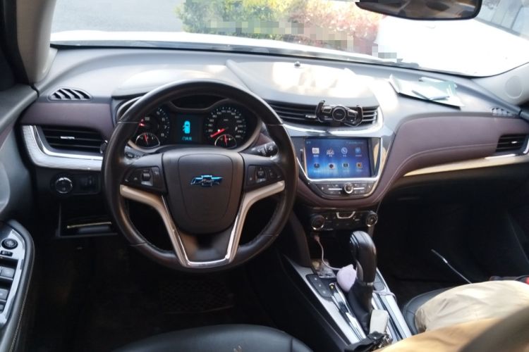 Used Chevrolet Malibu 2017 1.5T Automatic Luxury Edition Center Console