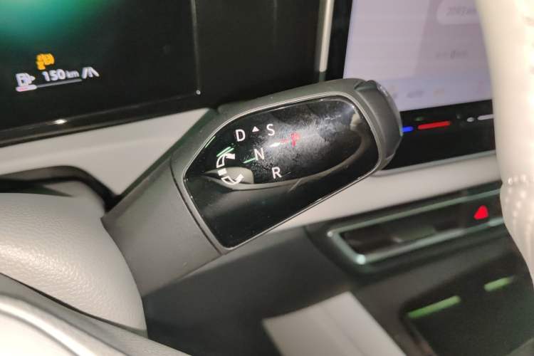 Used Volkswagen Tiguan L 2024 PRO 330TSI Two-Wheel Drive R-Line Smart Edition Gear Lever