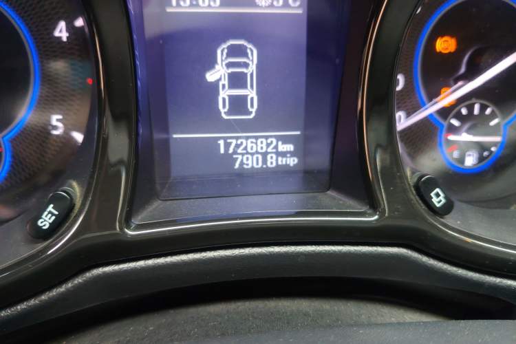 Used JMC Yuhu 5 2018 2.4T Classic Edition Diesel Manual 4x4 Luxury Long-Wheelbase JX4D24A5L