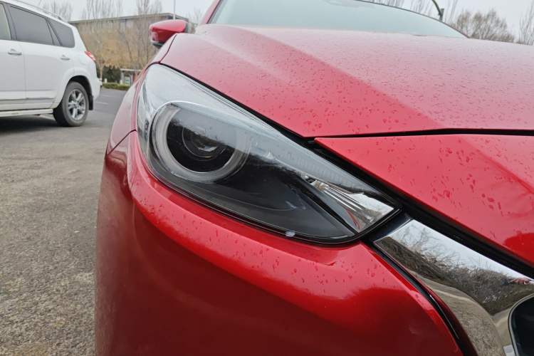 Used Mazda 3 Axela 2017 Sedan 2.0L Automatic Flagship Model China V Standard Right Front Headlight